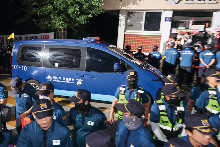 “變動(dòng)不居”：韓國于混亂中尋覓穩定曙光