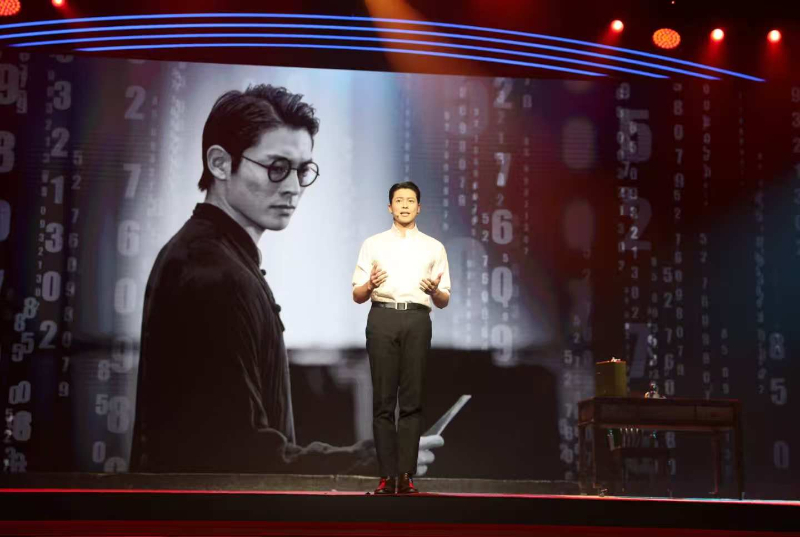 王佳?。骸段液汀袄顐b”》