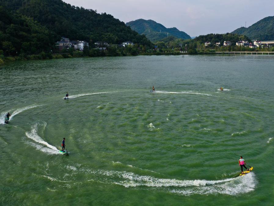 水上運動(dòng)嘉年華 開(kāi)啟夏日清涼夜