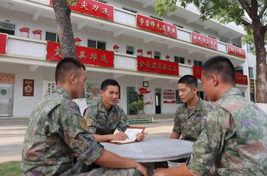 奮力實(shí)現建軍一百年奮斗目標 打開(kāi)強軍事業(yè)發(fā)展新局面&mdash;&mdash;習近平主席出席軍隊領(lǐng)導干部會(huì )議時(shí)發(fā)表的重要講話(huà)在全軍部隊引起強烈反響