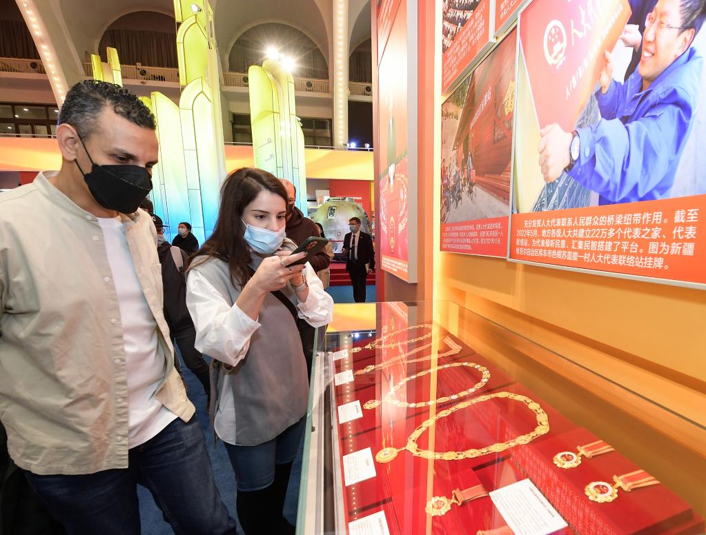 &ldquo;中國取得的非凡成就令人欽佩！&rdquo;&mdash;&mdash;記外國嘉賓參觀(guān)&ldquo;奮進(jìn)新時(shí)代&rdquo;主題成就展