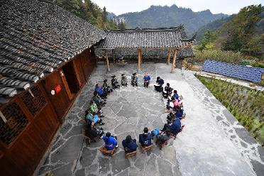 &ldquo;不管多偏遠的地方，都不會(huì )被落下&rdquo;&mdash;&mdash;十八洞村里宣講二十大精神的&ldquo;院壩會(huì )&rdquo;