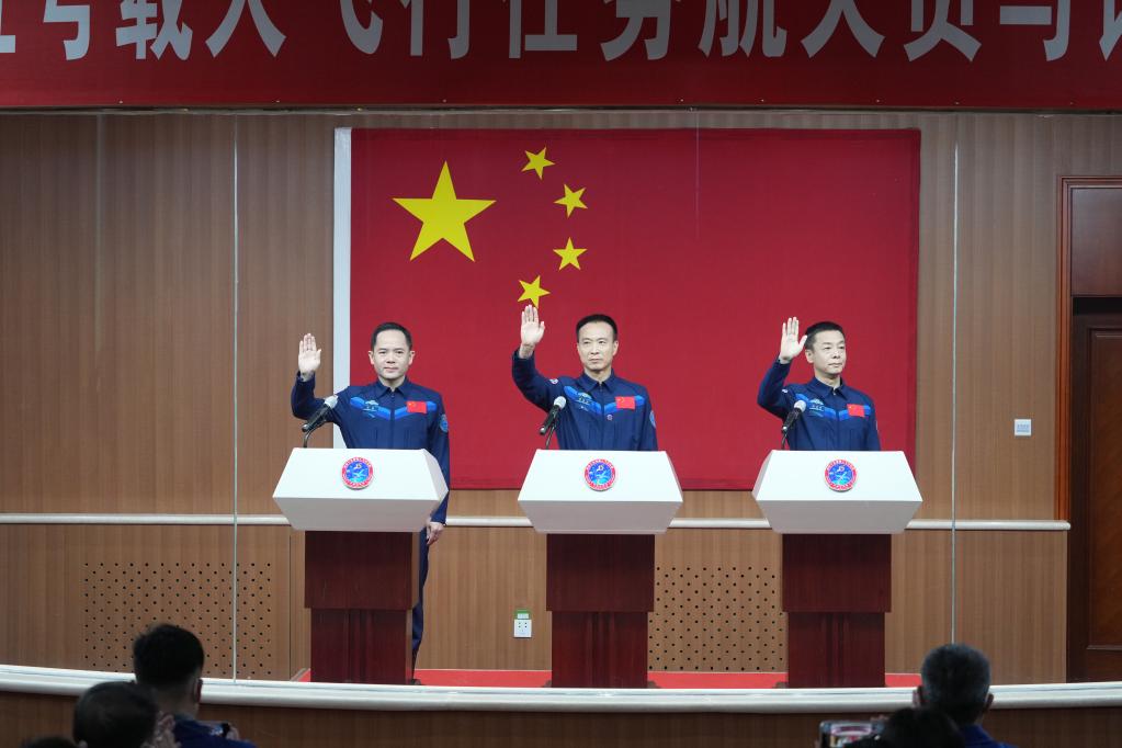神舟十五號載人飛行任務(wù)航天員與記者見(jiàn)面