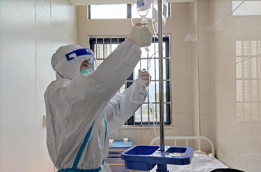 新華全媒+丨村醫巡診、下沉診療、備好藥品&hellip;&hellip;多地農村防疫一線(xiàn)見(jiàn)聞