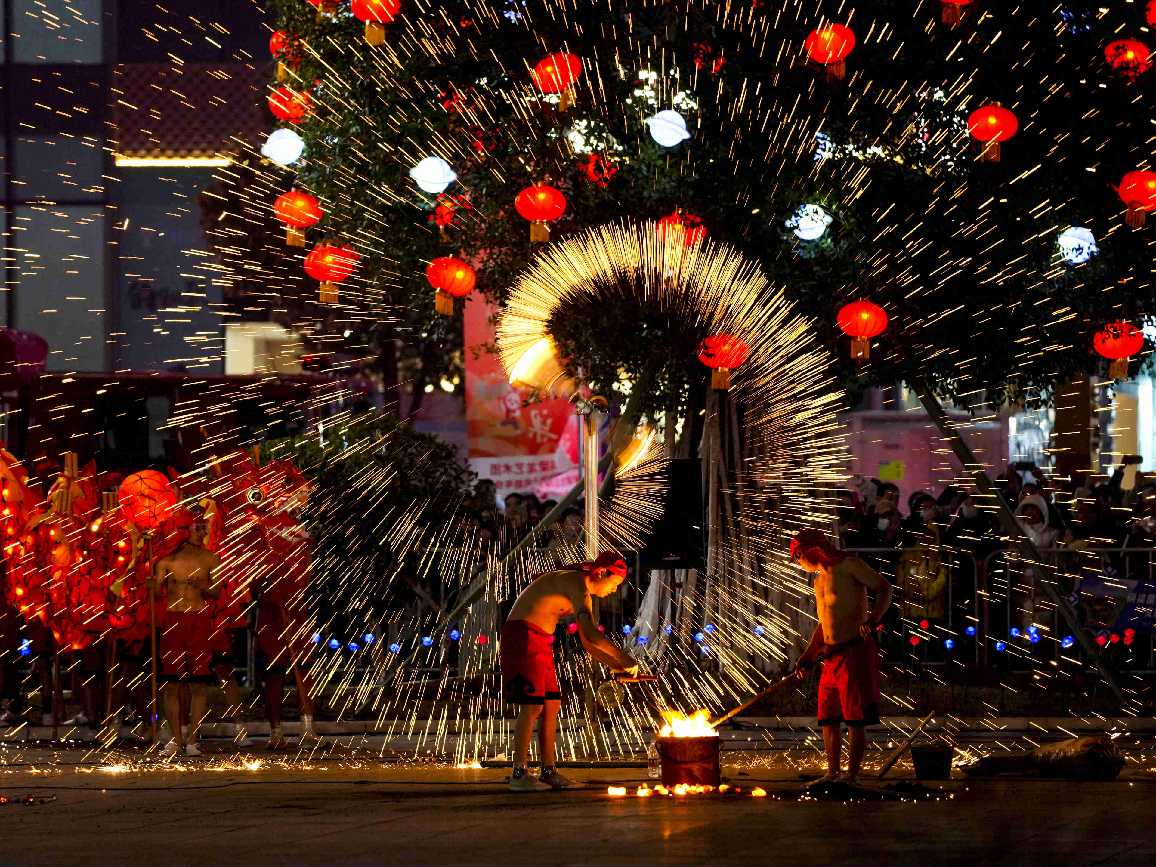 新春走基層丨重慶銅梁：傳統龍燈成富民新產(chǎn)業(yè)