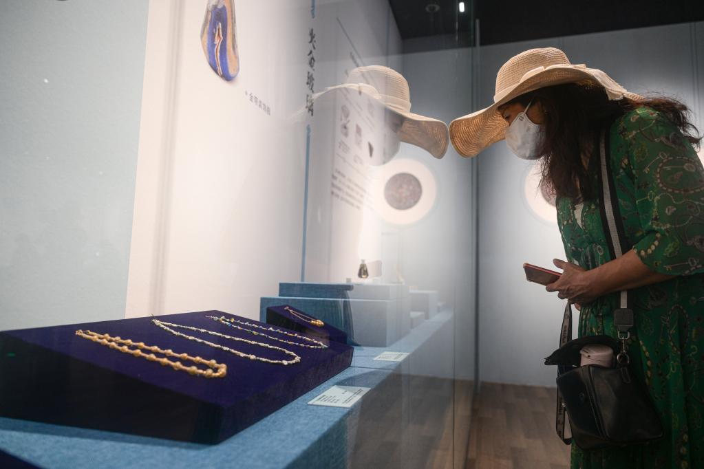 絲路上的古玻璃器藝術(shù)展?？陂_(kāi)展