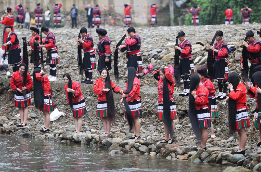 廣西龍勝：紅瑤&ldquo;長(cháng)發(fā)節&rdquo; 歡慶&ldquo;三月三&rdquo;