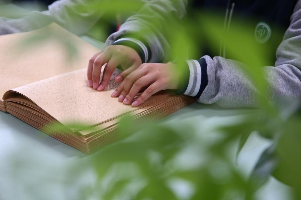 詩(shī)意中國丨讀書(shū)不覺(jué)已春深，一寸光陰一寸金