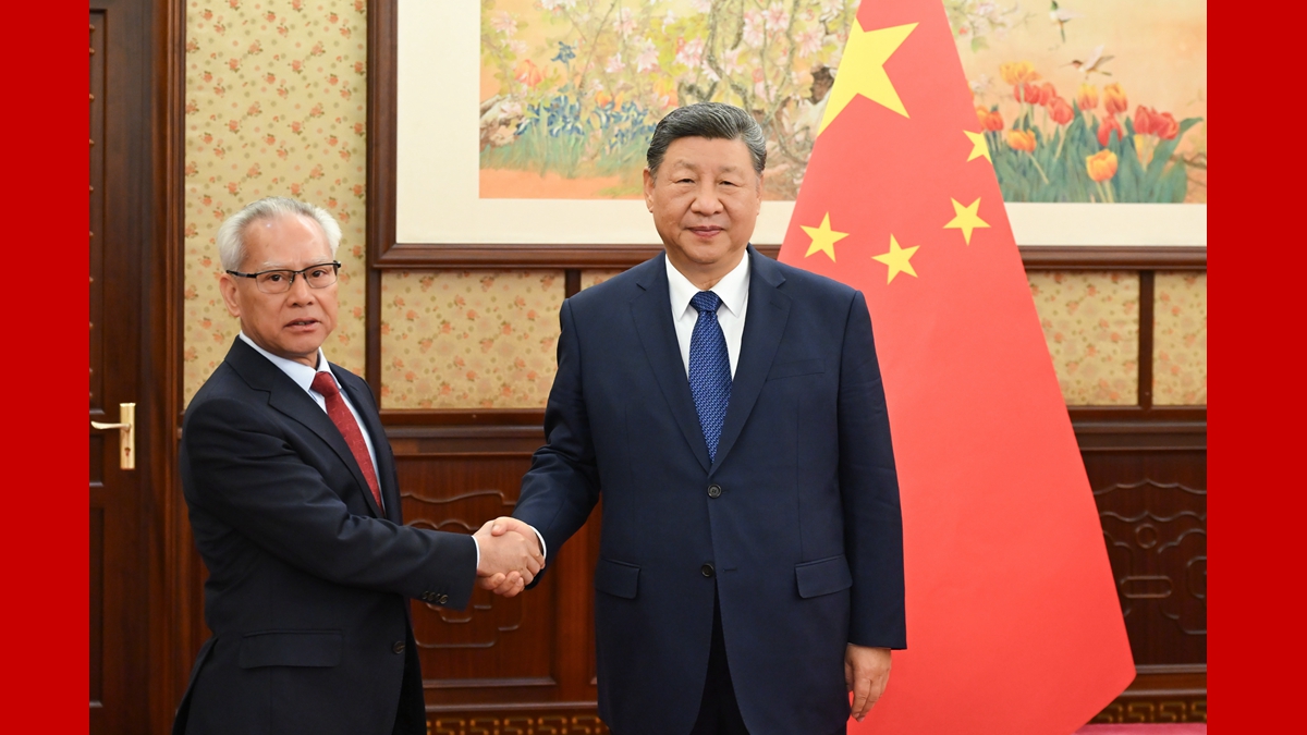 習近平聽(tīng)取岑浩輝述職報告