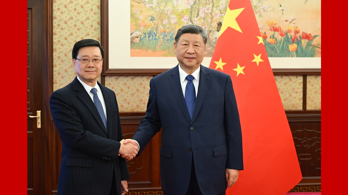 習近平聽(tīng)取李家超述職報告