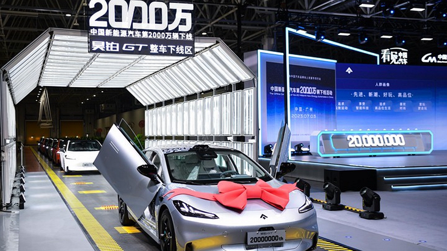 超3000萬(wàn)輛！中國&ldquo;小車(chē)輪&rdquo;駛出新高度